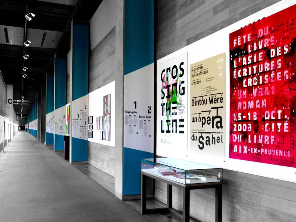 visuel de bnf des signes avec un mur de posters