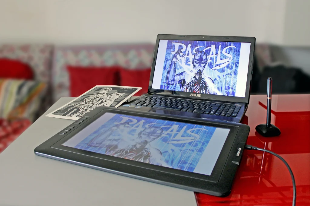 visuel d'un set up pour dessiner avec un ordinateur et une tablette graphique