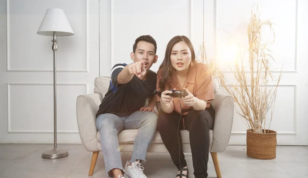 visuel de deux personnes qui jouent au jeux vidéo
