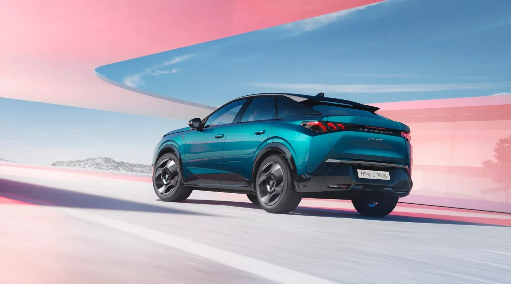 voiture sur un fond coloré